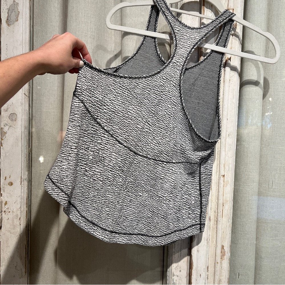 Lululemon Long Distance Tank - Picture 8 of 9